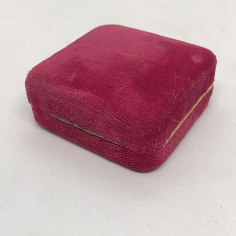 Vintage Jewelry Pink Velvet Gift Box for Fine Jewelry by Marathon - Picture 6 of 7